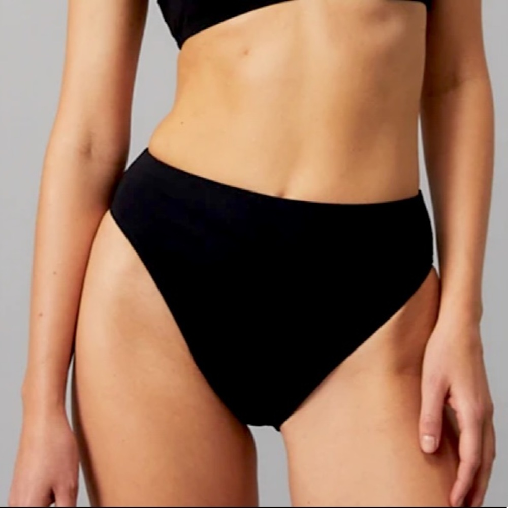 SOLID HIGH-WAISTED BIKINI BOTTOM size 8